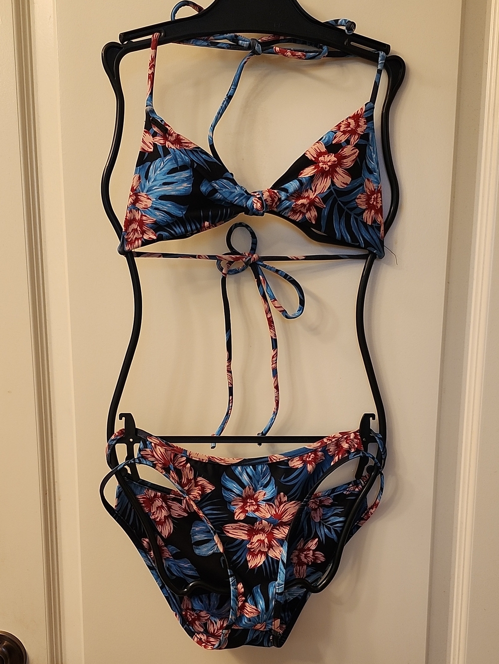 Volcom Y'Orchidding Bikini in Floral Print, XS Top + Small Bottoms 👙